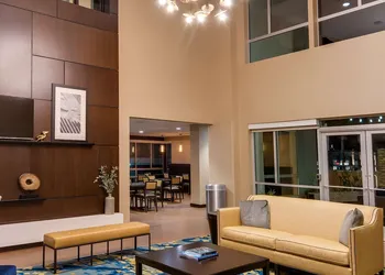 Hampton Inn & Suites Los Angeles - Glendale hotel thumbnail 5