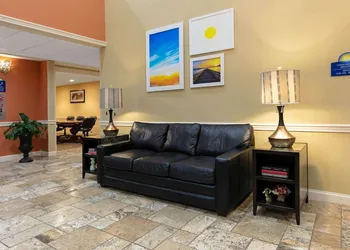 Days Inn & Suites by Wyndham Florence/Jackson Area hotel thumbnail 3