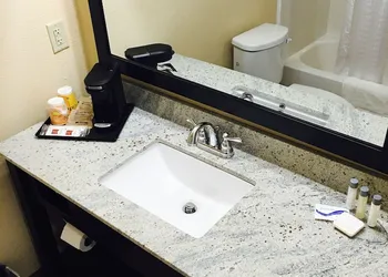 Days Inn & Suites by Wyndham Florence/Jackson Area hotel thumbnail 7