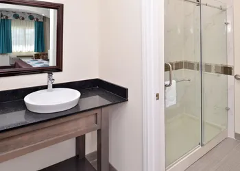 Americas Best Value Inn & Suites Houston at Hwy 6 & Westpark hotel thumbnail 4
