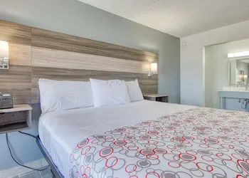Americas Best Value Inn Stearns hotel thumbnail 8