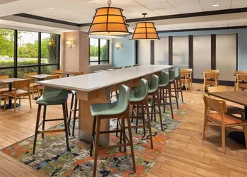 Hampton Inn Minneapolis-Roseville hotel thumbnail 2