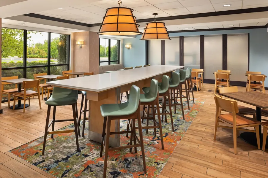 Hampton Inn Minneapolis-Roseville hotel detail image 2