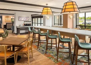 Hampton Inn Minneapolis-Roseville hotel thumbnail 3