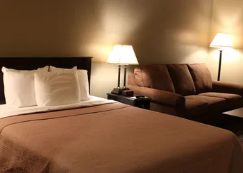 Sunlac Inn Devils Lake hotel thumbnail 8