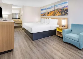 Days Inn by Wyndham Lake Park/Valdosta hotel thumbnail 6