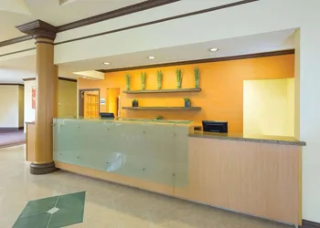 La Quinta Inn & Suites by Wyndham Raleigh/Durham Southpoint hotel thumbnail 2
