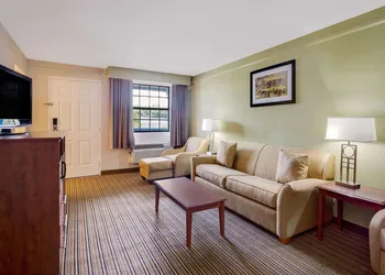 Baymont by Wyndham Jacksonville Orange Park hotel thumbnail 6