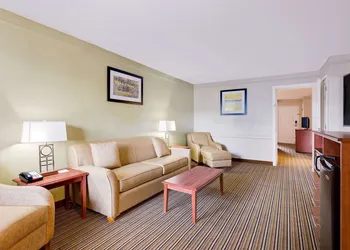 Baymont by Wyndham Jacksonville Orange Park hotel thumbnail 7