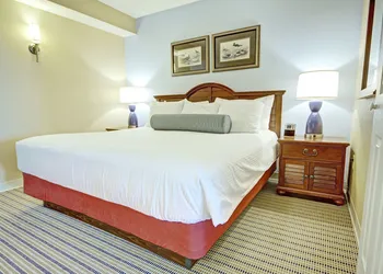 Club Wyndham Inn on Long Wharf hotel thumbnail 3