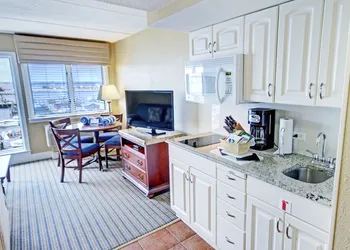 Club Wyndham Inn on Long Wharf hotel thumbnail 8