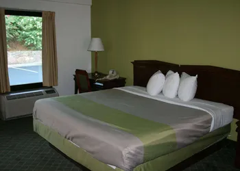 Travelodge by Wyndham Roanoke hotel thumbnail 2