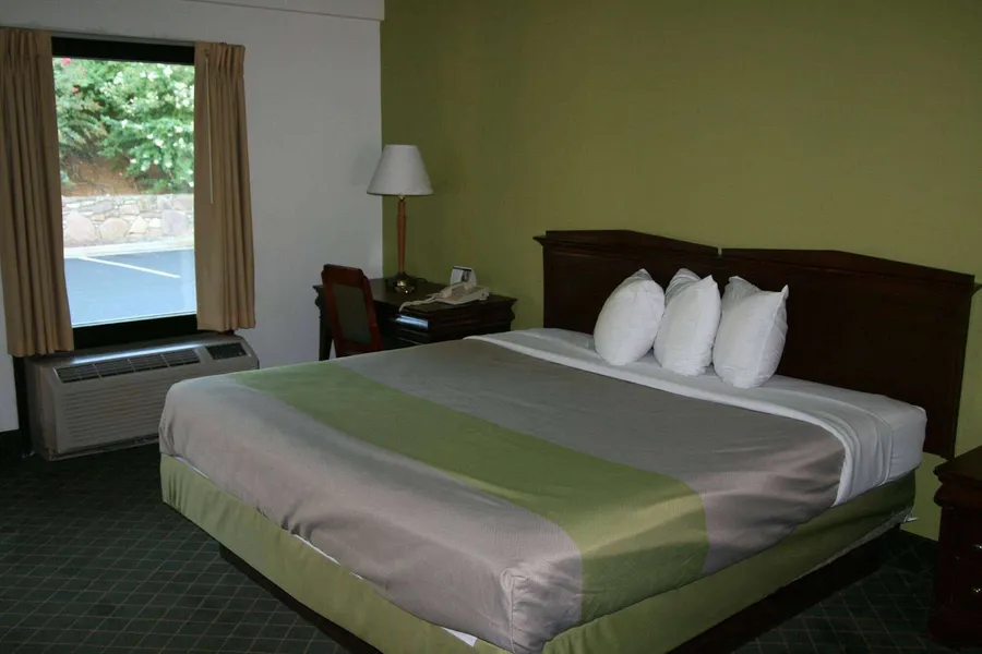 Travelodge by Wyndham Roanoke hotel detail image 2