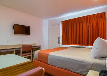 Motel 6 Lost Hills CA hotel thumbnail 7