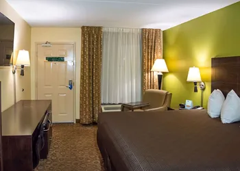 Rodeway Inn & Suites Clarksville near Governors Square Mall hotel thumbnail 3