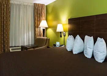 Rodeway Inn & Suites Clarksville near Governors Square Mall hotel thumbnail 4