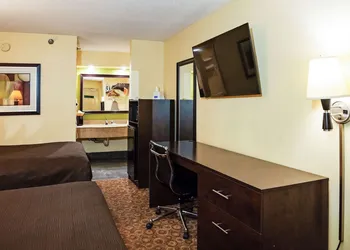 Rodeway Inn & Suites Clarksville near Governors Square Mall hotel thumbnail 6
