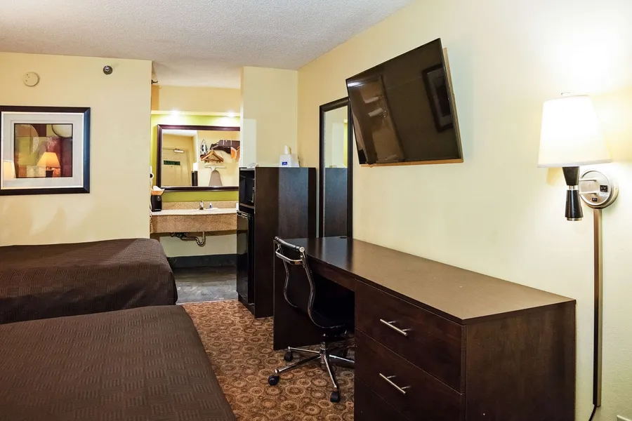 Rodeway Inn & Suites Clarksville near Governors Square Mall hotel detail image 6