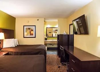 Rodeway Inn & Suites Clarksville near Governors Square Mall hotel thumbnail 8