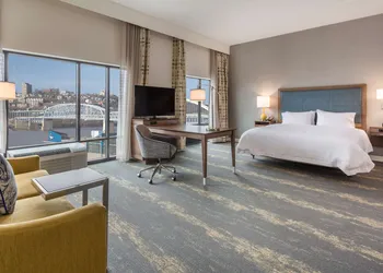 Hampton Inn & Suites Newport/Cincinnati hotel thumbnail 7