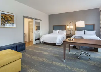 Hampton Inn & Suites Newport/Cincinnati hotel thumbnail 8