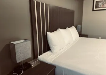 Econo Lodge hotel thumbnail 6