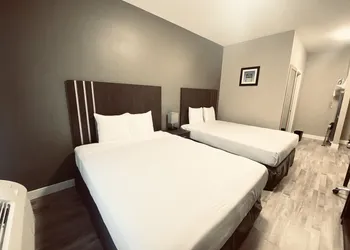 Econo Lodge hotel thumbnail 7