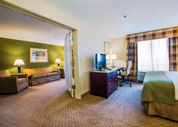 Holiday Inn Kansas City Airport by IHG hotel thumbnail 2