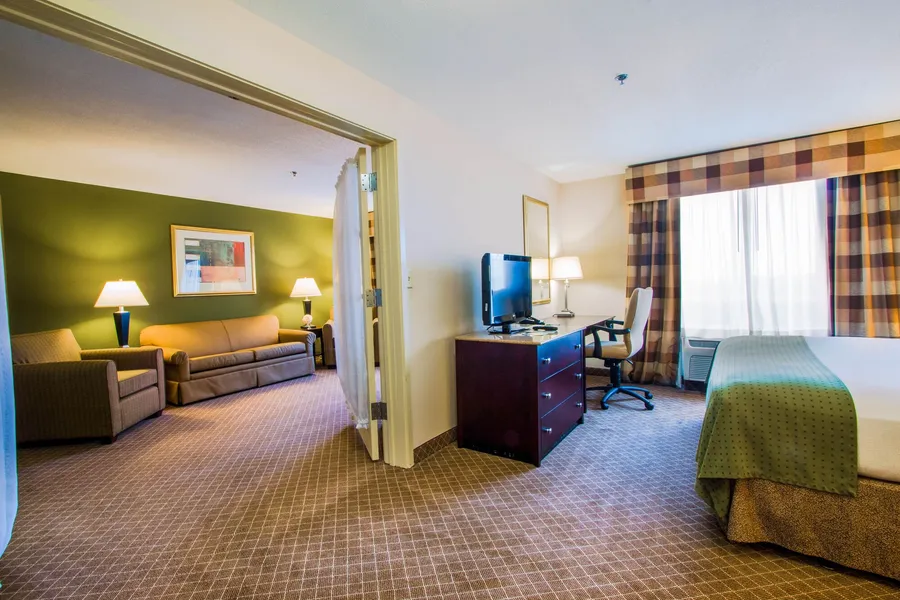 Holiday Inn Kansas City Airport by IHG hotel detail image 2