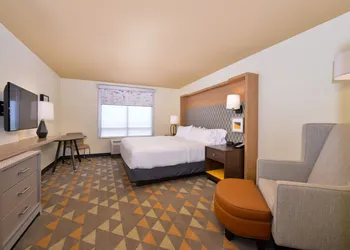 Holiday Inn Kansas City Airport by IHG hotel thumbnail 5