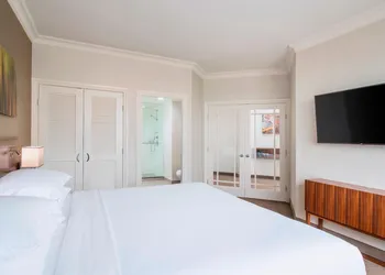 Delta Hotels by Marriott Regina hotel thumbnail 4