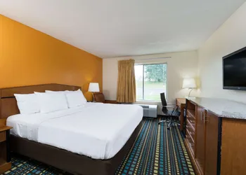 Days Inn by Wyndham Florence Cincinnati Area hotel thumbnail 5