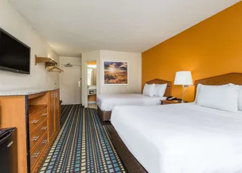 Days Inn by Wyndham Florence Cincinnati Area hotel thumbnail 6