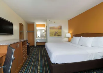 Days Inn by Wyndham Florence Cincinnati Area hotel thumbnail 7