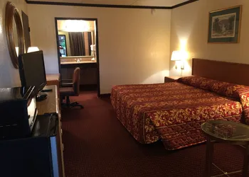 Regency Inn & Suites hotel thumbnail 5