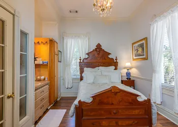 Amethyst Garden Inn hotel thumbnail 6