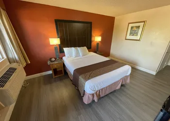 Pacific Inn hotel thumbnail 6
