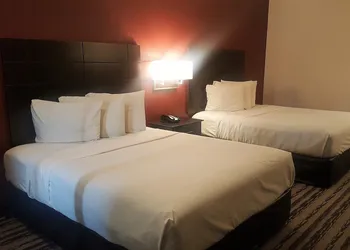 Red Roof Inn & Suites Houston - Humble/IAH Airport hotel thumbnail 6