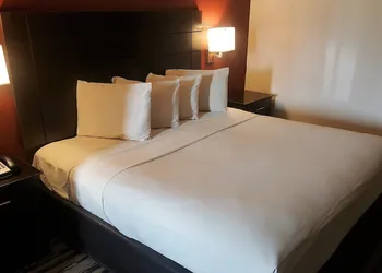 Red Roof Inn & Suites Houston - Humble/IAH Airport hotel thumbnail 7
