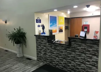 Days Inn by Wyndham Thomson hotel thumbnail 3