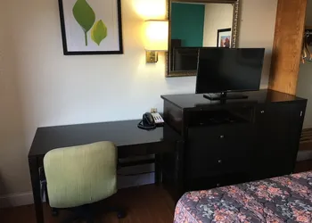 Days Inn by Wyndham Thomson hotel thumbnail 8