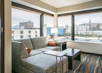 Holiday Inn & Suites Chattanooga Downtown by IHG hotel thumbnail 4
