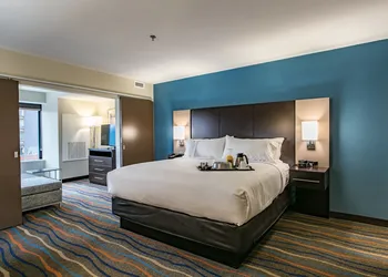 Holiday Inn & Suites Chattanooga Downtown by IHG hotel thumbnail 6