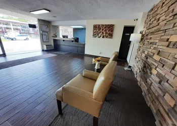 Americas Best Value Inn Moline hotel thumbnail 2