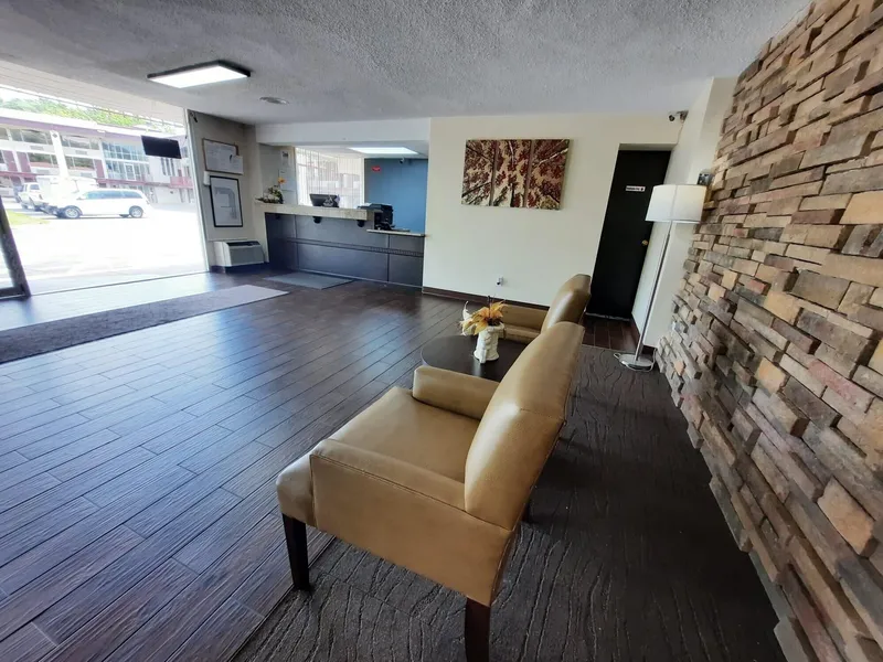 Americas Best Value Inn Moline hotel detail image 2