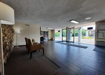Americas Best Value Inn Moline hotel thumbnail 3