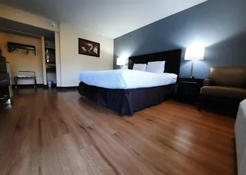 Americas Best Value Inn Moline hotel thumbnail 7
