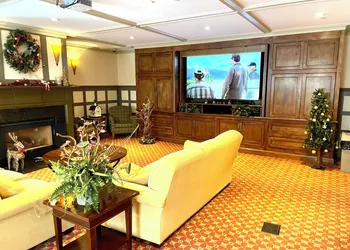 Seneca hotel thumbnail 2