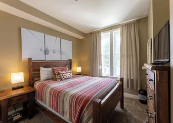 Seneca hotel thumbnail 4