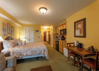 Seneca hotel thumbnail 8
